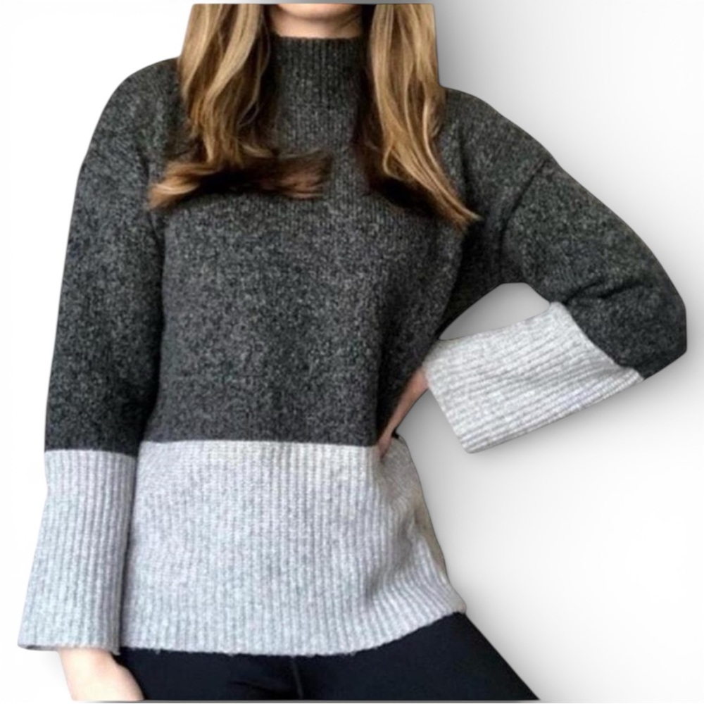 Michael Kors Colorblock Mock Neck Sweater –‎ Size Medium